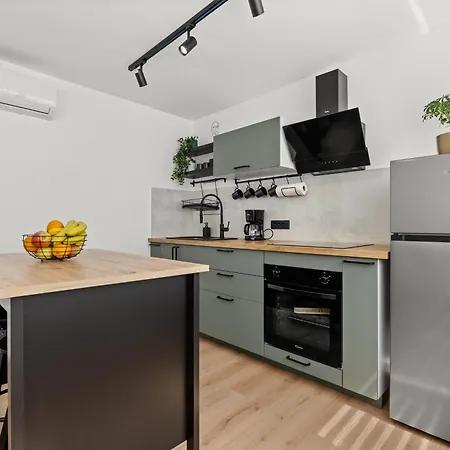 New Simba, Apartament *